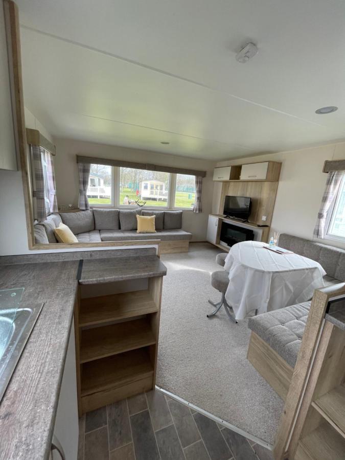 Beautiful 3-Bed Caravan Situated On Lakeland Haven Грейндж-овер-Сандс Экстерьер фото