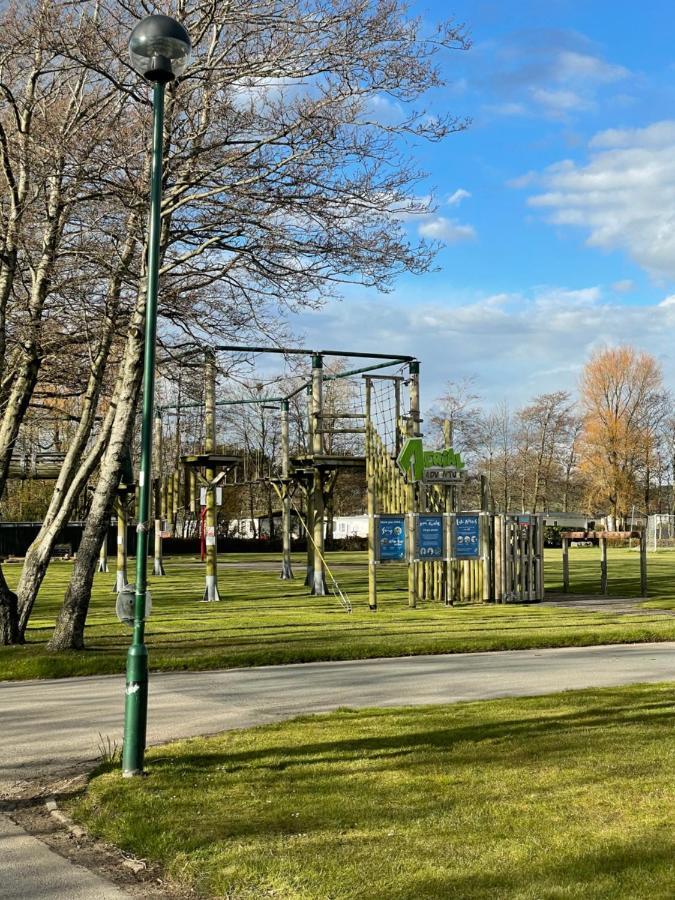 Beautiful 3-Bed Caravan Situated On Lakeland Haven Грейндж-овер-Сандс Экстерьер фото